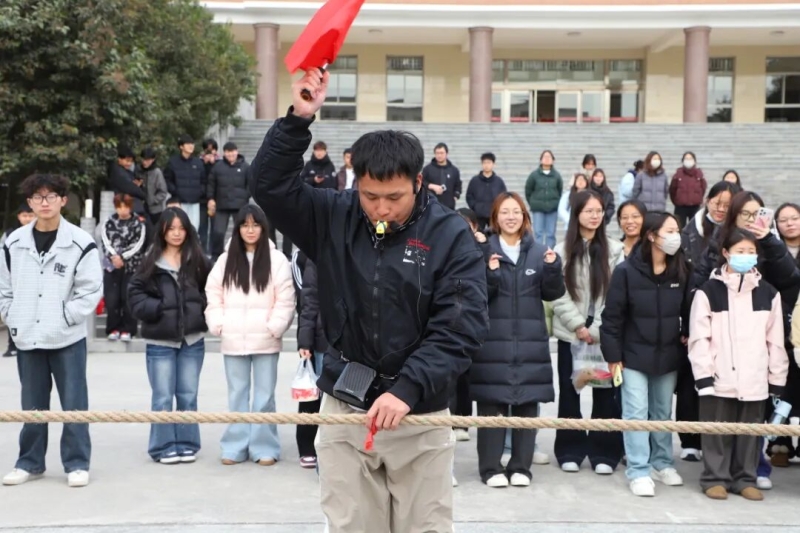 我校2025年拔河比赛圆满落幕