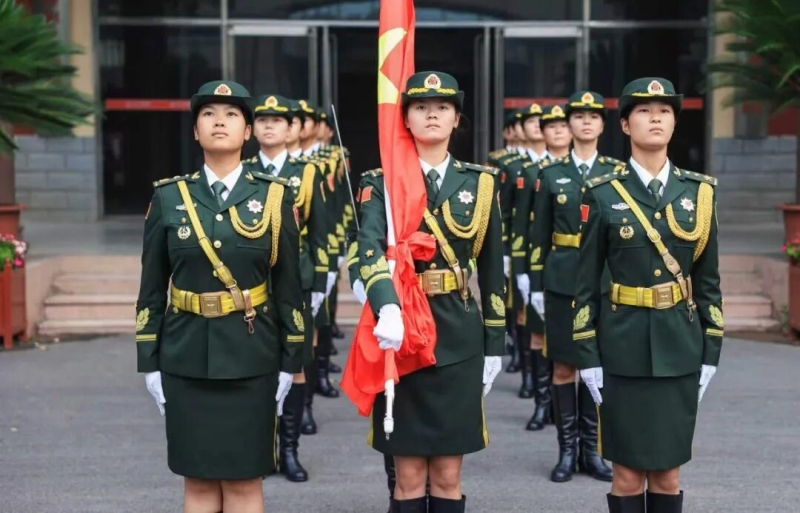 巾帼擎旗，荣光绽放！河南日报专题报道我校女子国旗护卫队