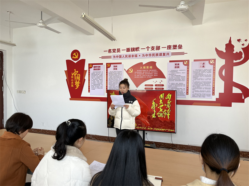 张媛媛同志朗读雷锋日记.jpg